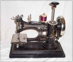 La machine à coudre Avrial